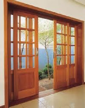 Conserto em porta de correr de madeira- vidro